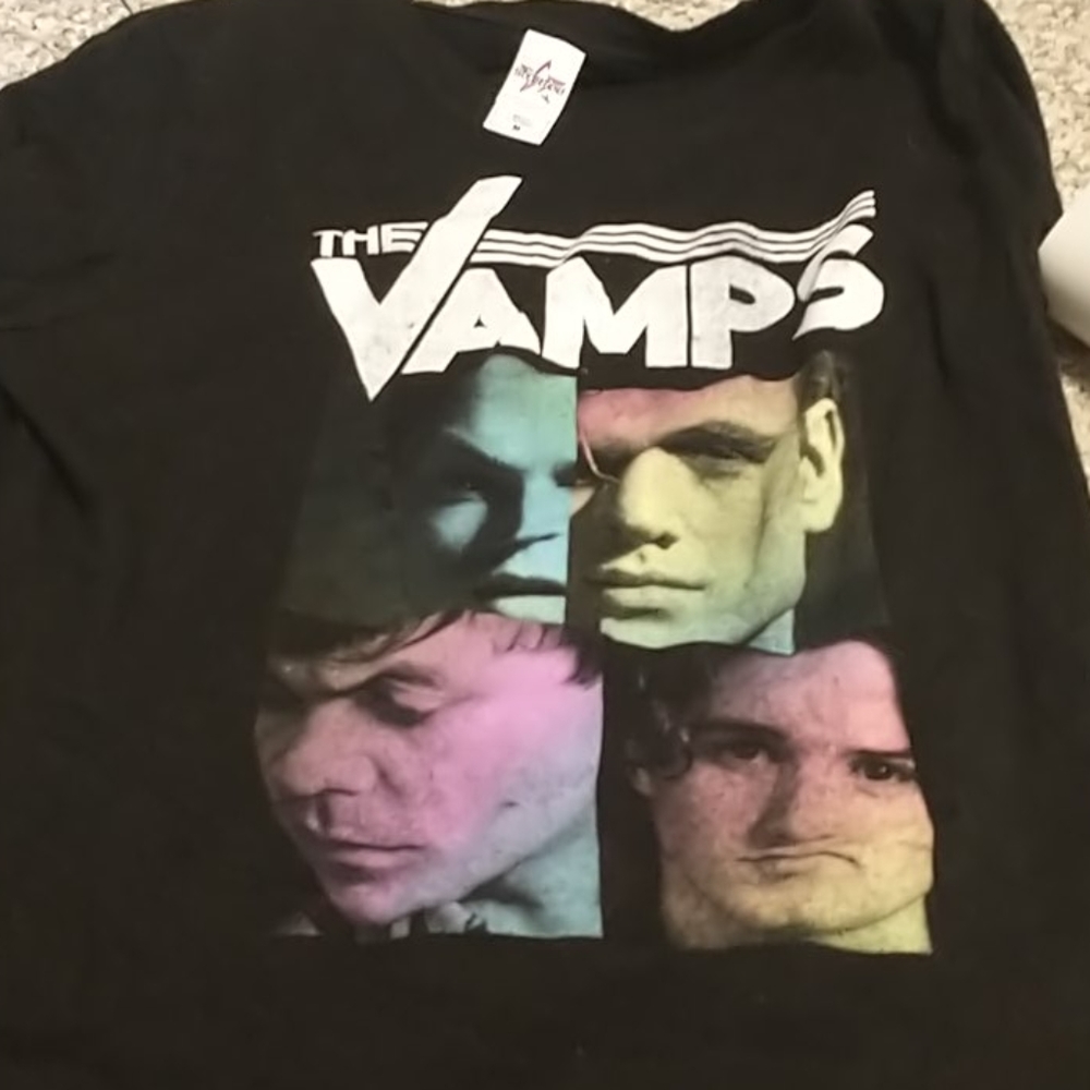HotTopic The Vamps shirt
